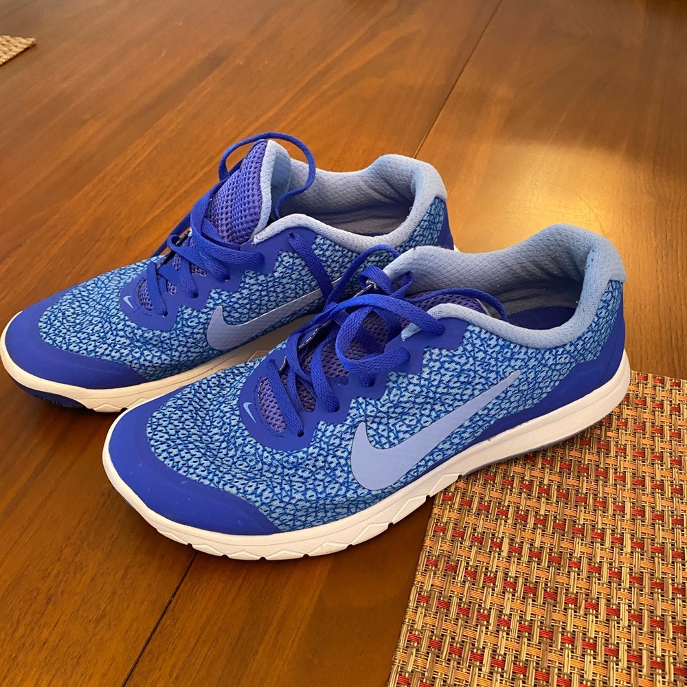 Nike sneakers size 6.5. Worn two times. In very good condition. No box